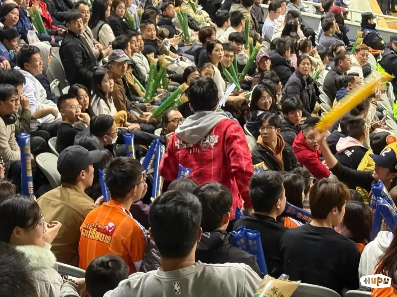 关于南美洲篮球职业联赛火爆开赛，球迷热情高涨的信息